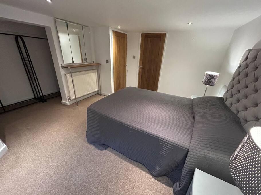 Spacious Central 2Bed Apartment Wilmslow Exterior photo