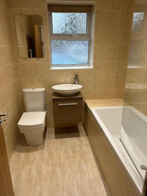 Spacious Central 2Bed Apartment Wilmslow Exterior photo