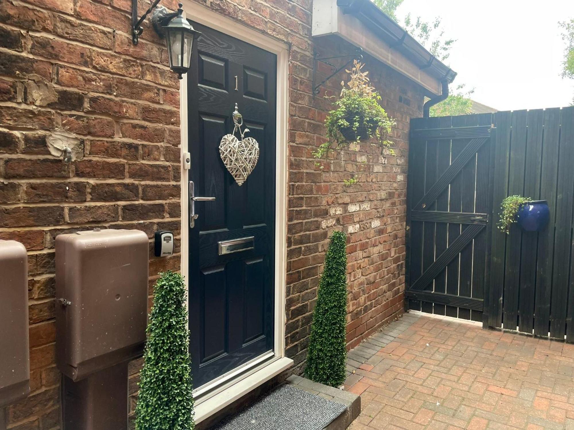 Spacious Central 2Bed Apartment Wilmslow Exterior photo